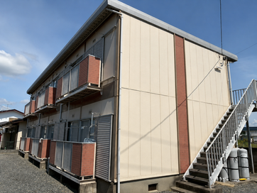 🏢🏠 2階建アパートの屋根・外壁を現地調査！建物全体に見られた劣化と雨漏りリスクを詳しく確認しました