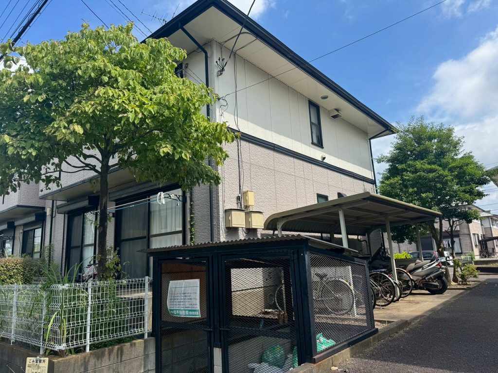 龍ケ崎市で外壁塗装前に調査、サイディングの色あせとチョーキング、付帯部の塗膜劣化を確認
