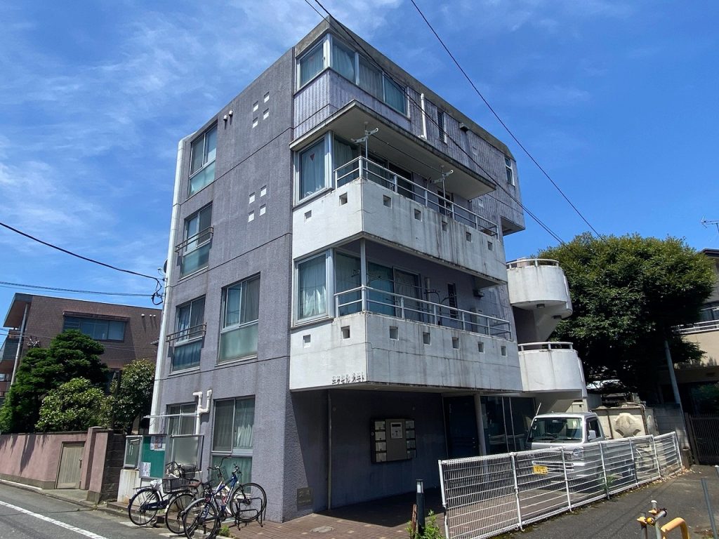 取手市で外壁シーリングのひび割れと塗膜剥離を確認、共用部の汚れや錆も目立った建物調査