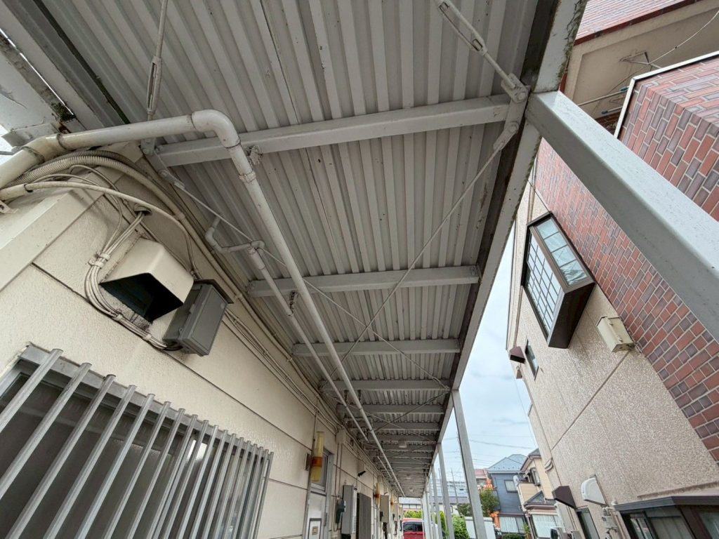 廊下屋根裏の全景