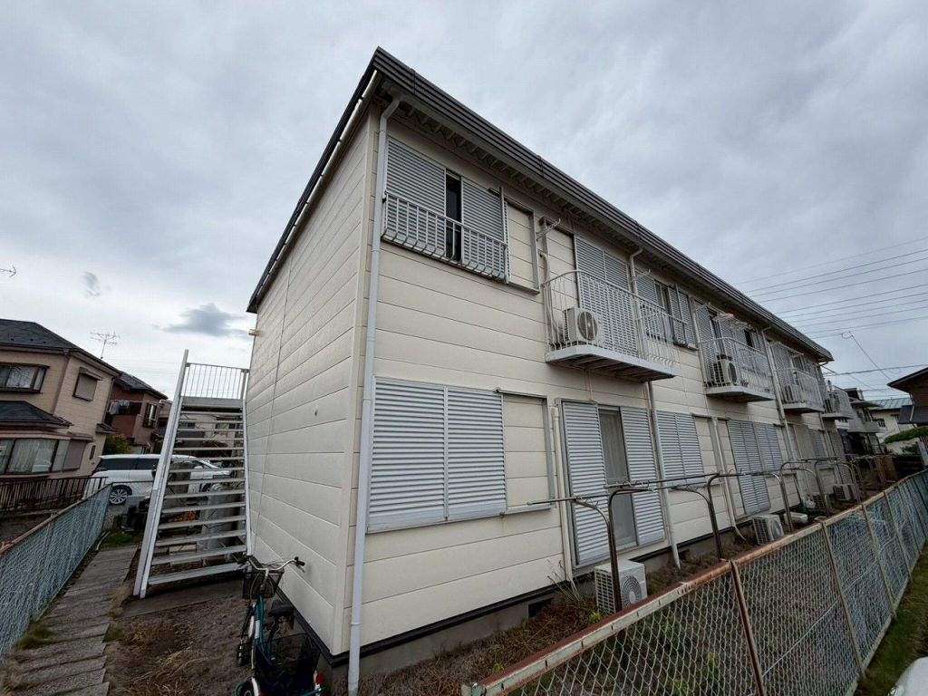 建物外観と外階段