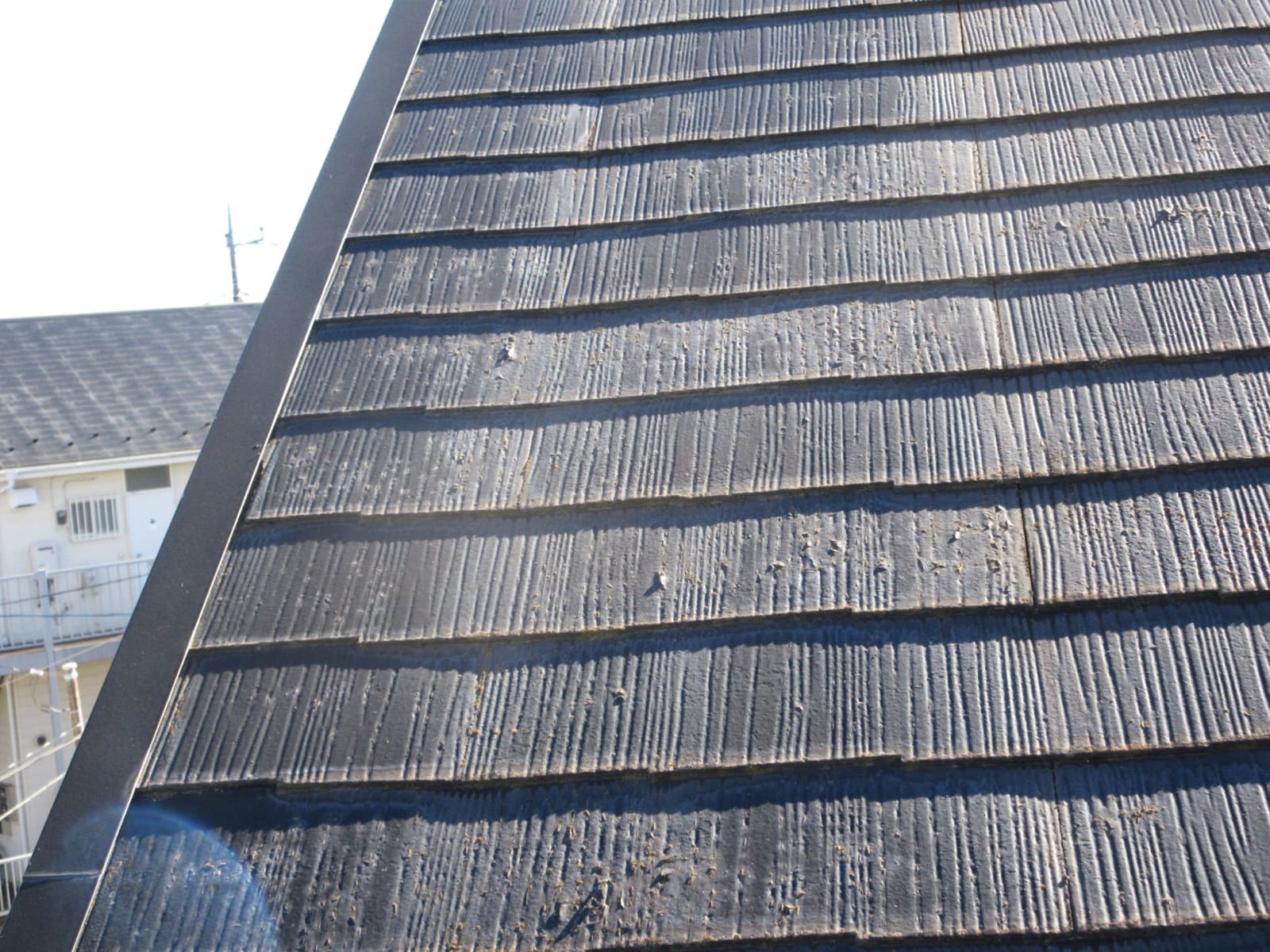 屋根材表面の割れと剥離