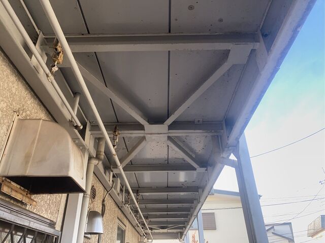 共用通路の天井鉄骨