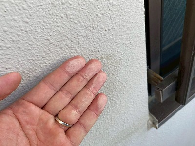 外壁のチョーキング確認