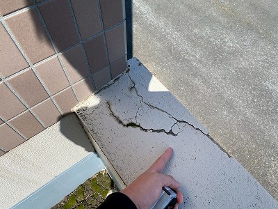 笠木天端のひび割れ