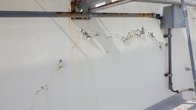 金物周辺の外壁剥がれ