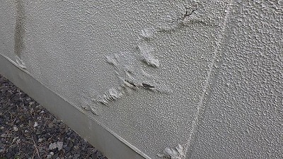 外壁下部の塗膜剥離