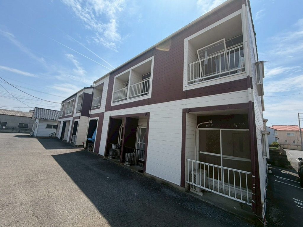建物側面の全景外観