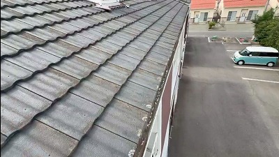 龍ケ崎市で雨漏り調査、外壁ひび割れや目地の破断、庇の錆びと室内天井の染みを確認