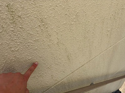 外壁表面の汚れ跡