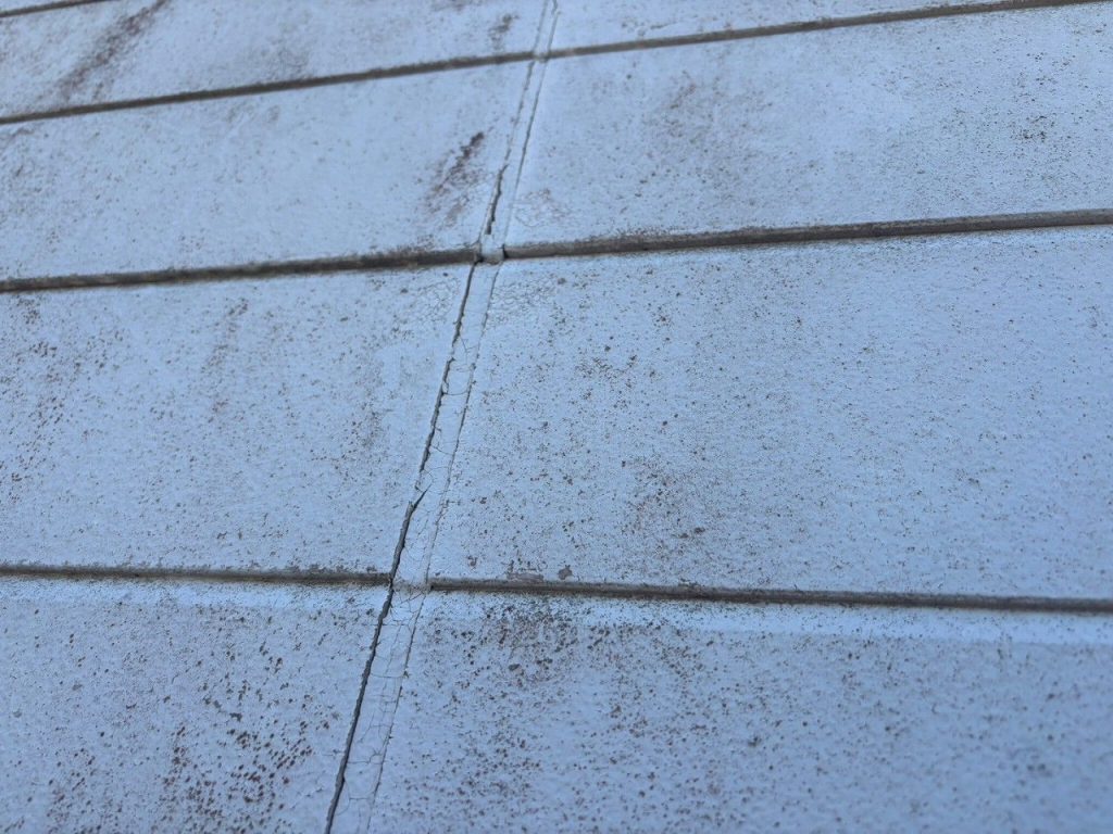 外壁目地のひび割れ