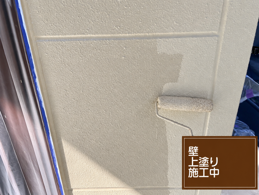外壁の上塗り作業