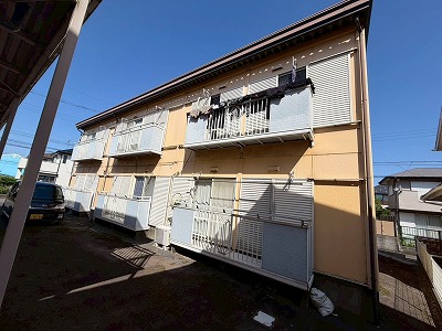 【龍ケ崎市の2階建てアパートを現地調査】屋根・外壁・鉄骨階段まで建物全体の劣化状況を詳しく確認しました🏠