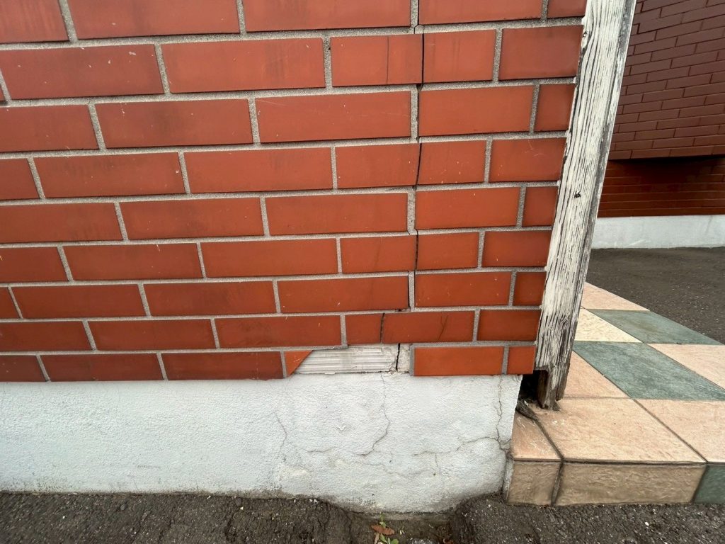 基礎際タイルの欠損