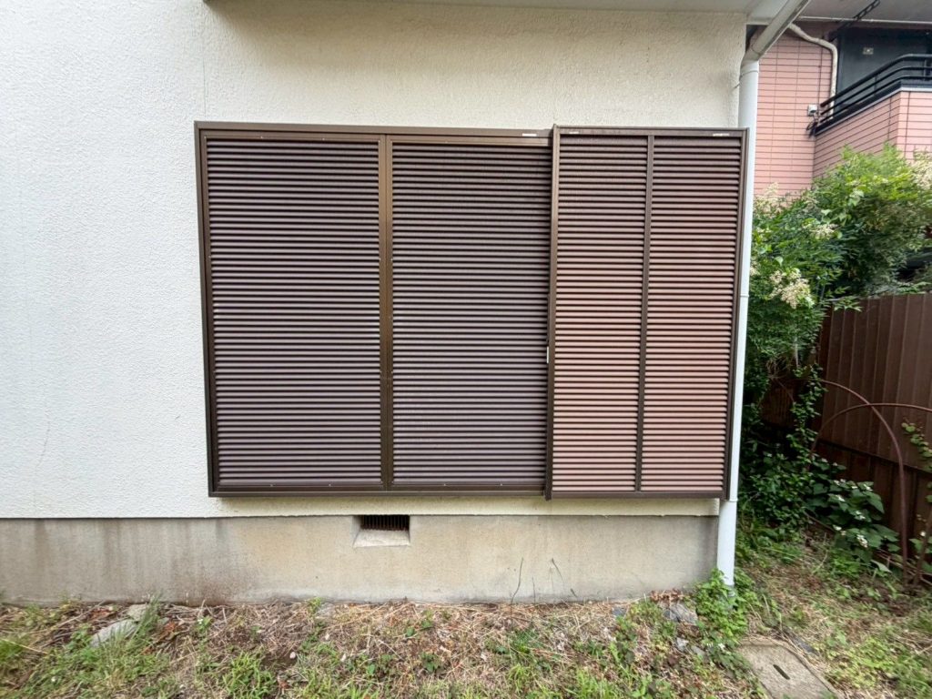 外壁下端と雨戸
