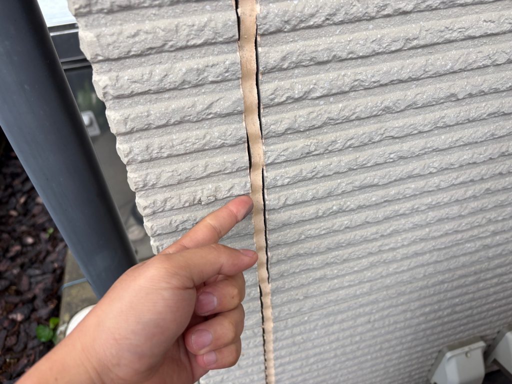 開いた縦目地の隙間