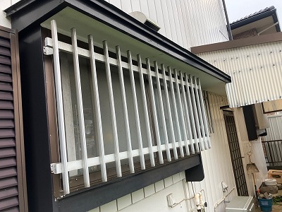 建物外観と窓まわり